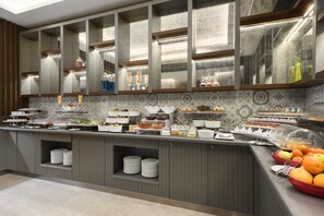 Bữa sáng buffet hàng ngày với phụ phí nhỏ 