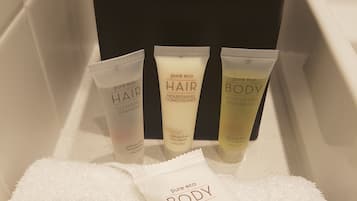 Standard Twin Room, Multiple Beds | Bathroom | Shower, eco-friendly toiletries, hair dryer, towels