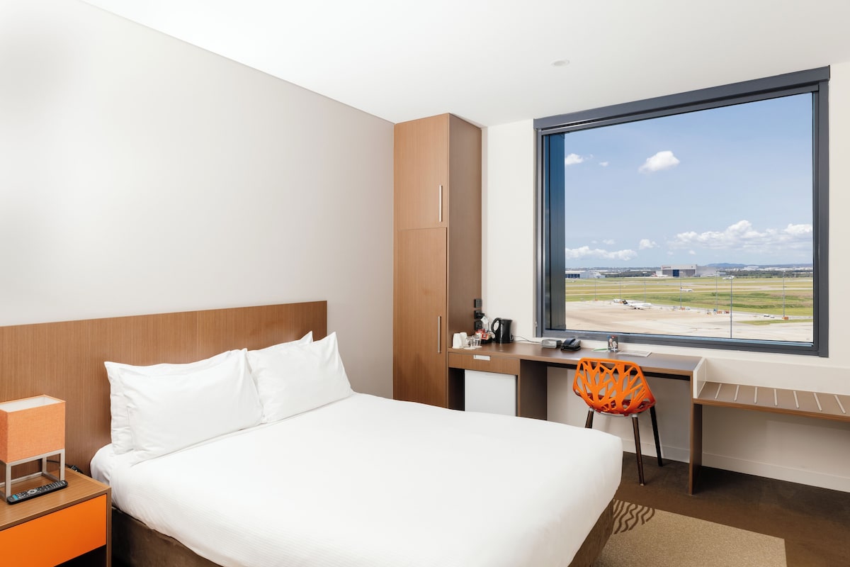 Habitación estándar, 1 cama de matrimonio (High Floor) | Caja fuerte, escritorio, espacio para trabajar con un portátil