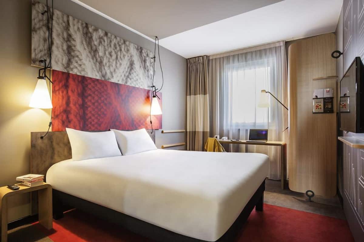 In-room safe, desk, free WiFi, bed sheets