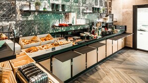 A modern breakfast bar with a variety of food options, a marble backsplash, and a view of the city. - ibis Le Mans Centre Gare Nord (Le Mans)