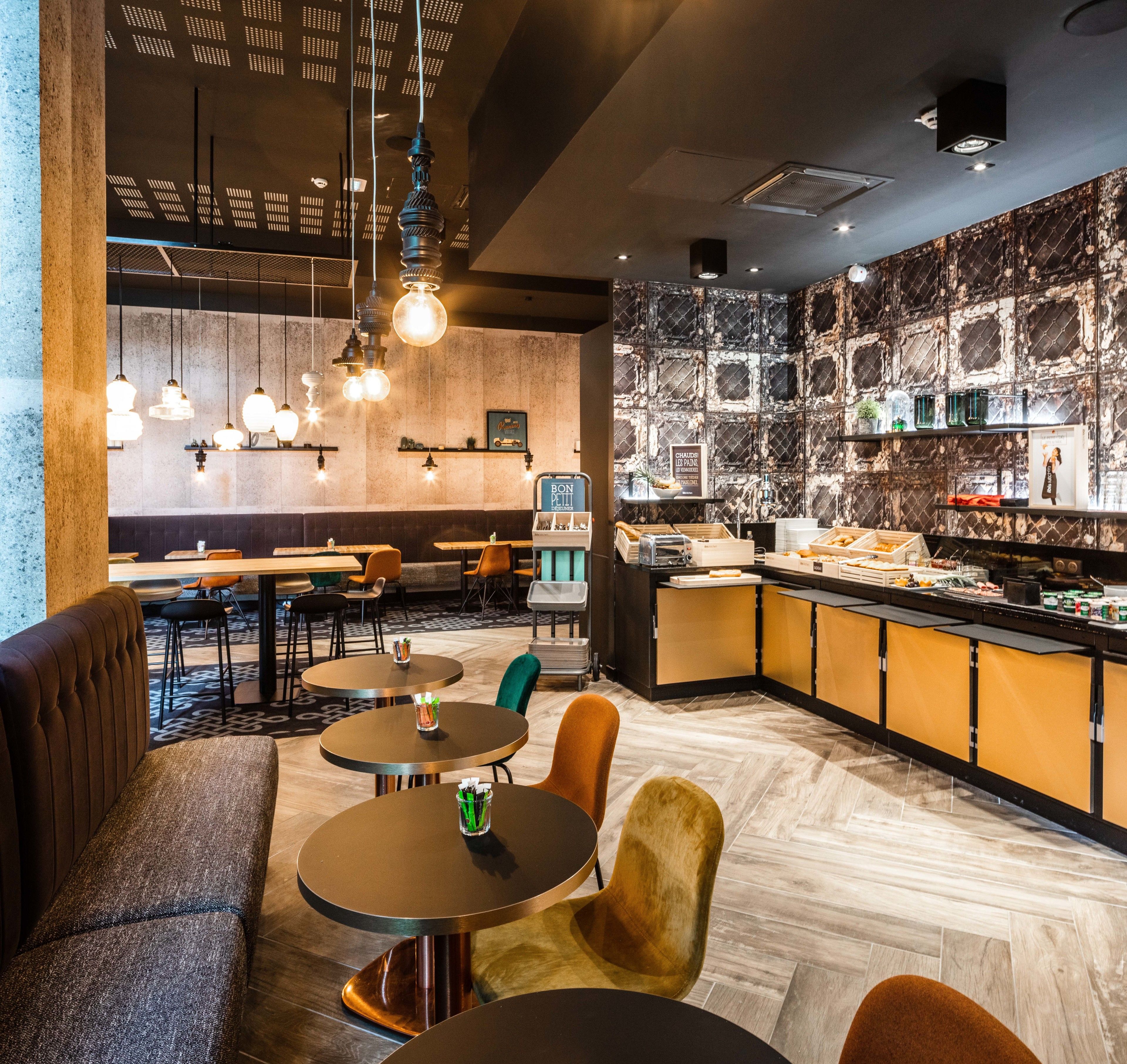 Daily buffet breakfast (EUR 13.50 per person)