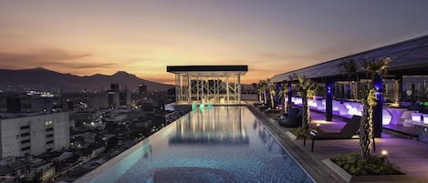 Outdoor pool, pool loungers