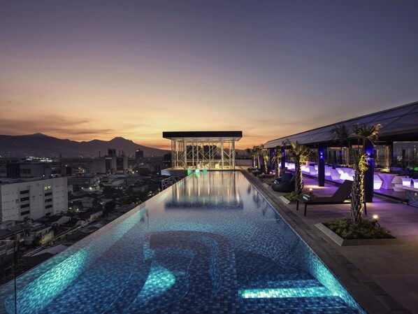 Outdoor pool, pool loungers
