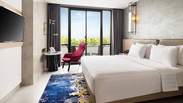 Minibar, coffres-forts dans les chambres, bureau