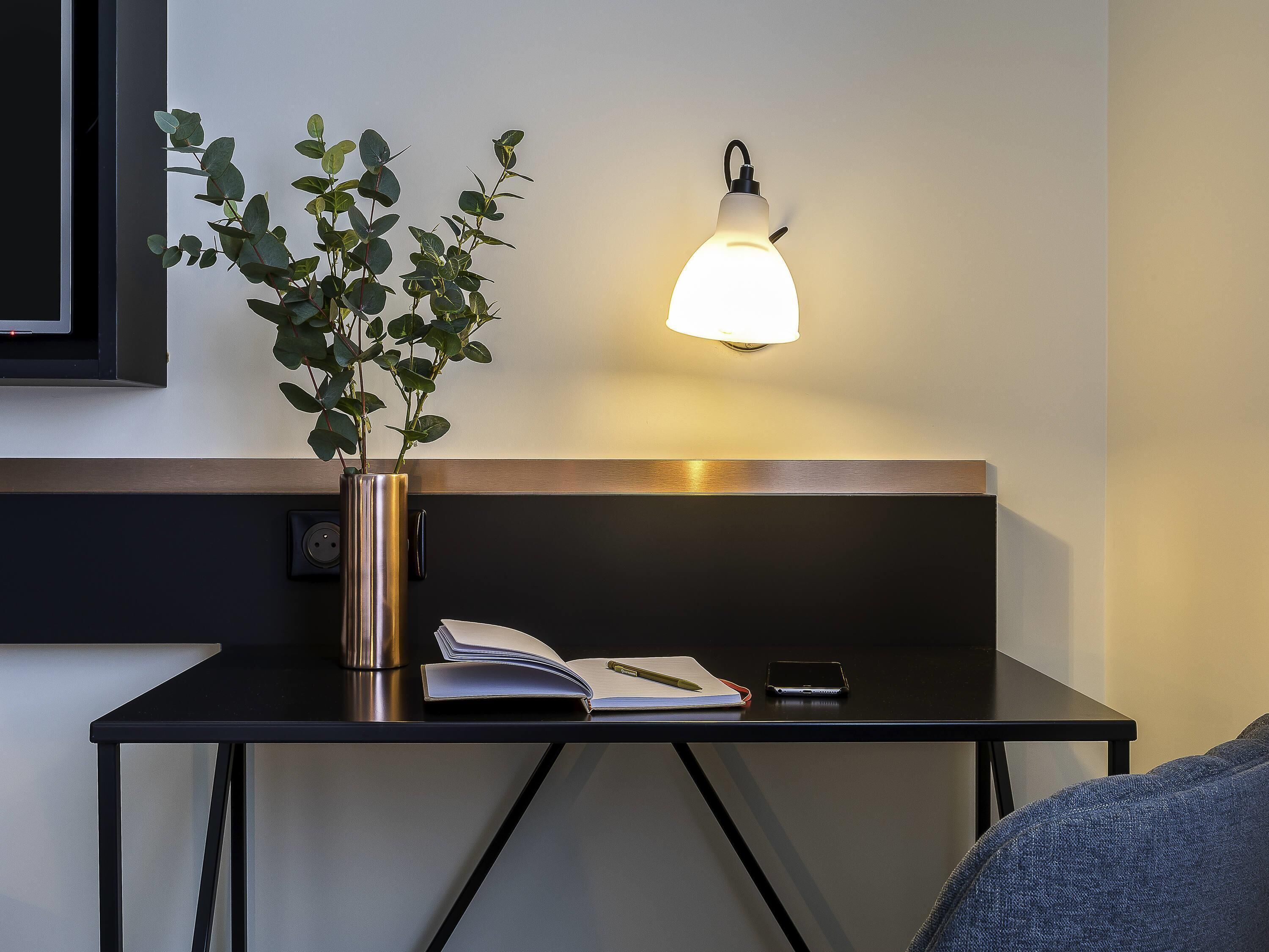 family room, 1 double bed and 1 double sofa bed | frette italian sheets, premium bedding, in-room safe, desk