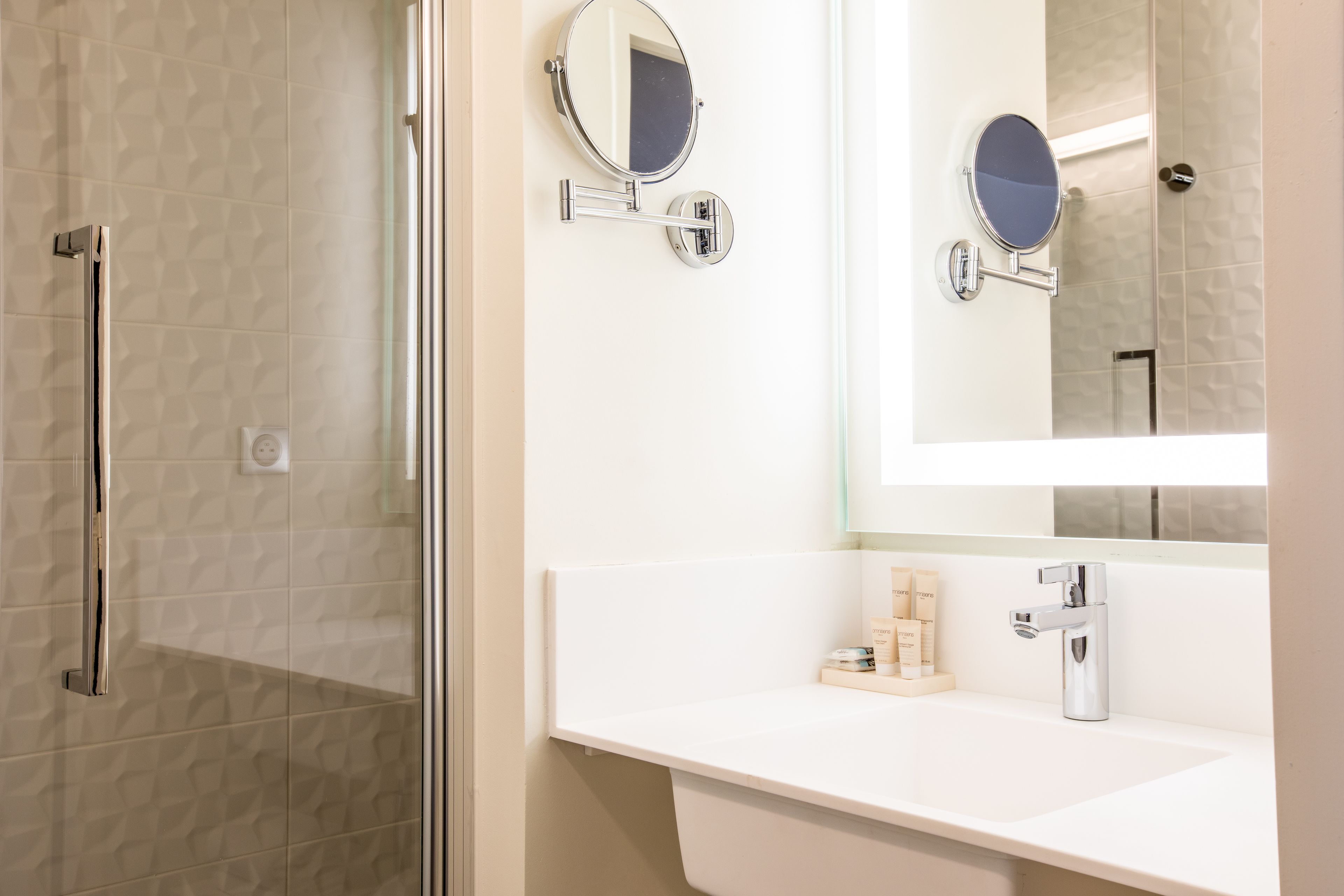 eco-friendly toiletries, hair dryer, towels