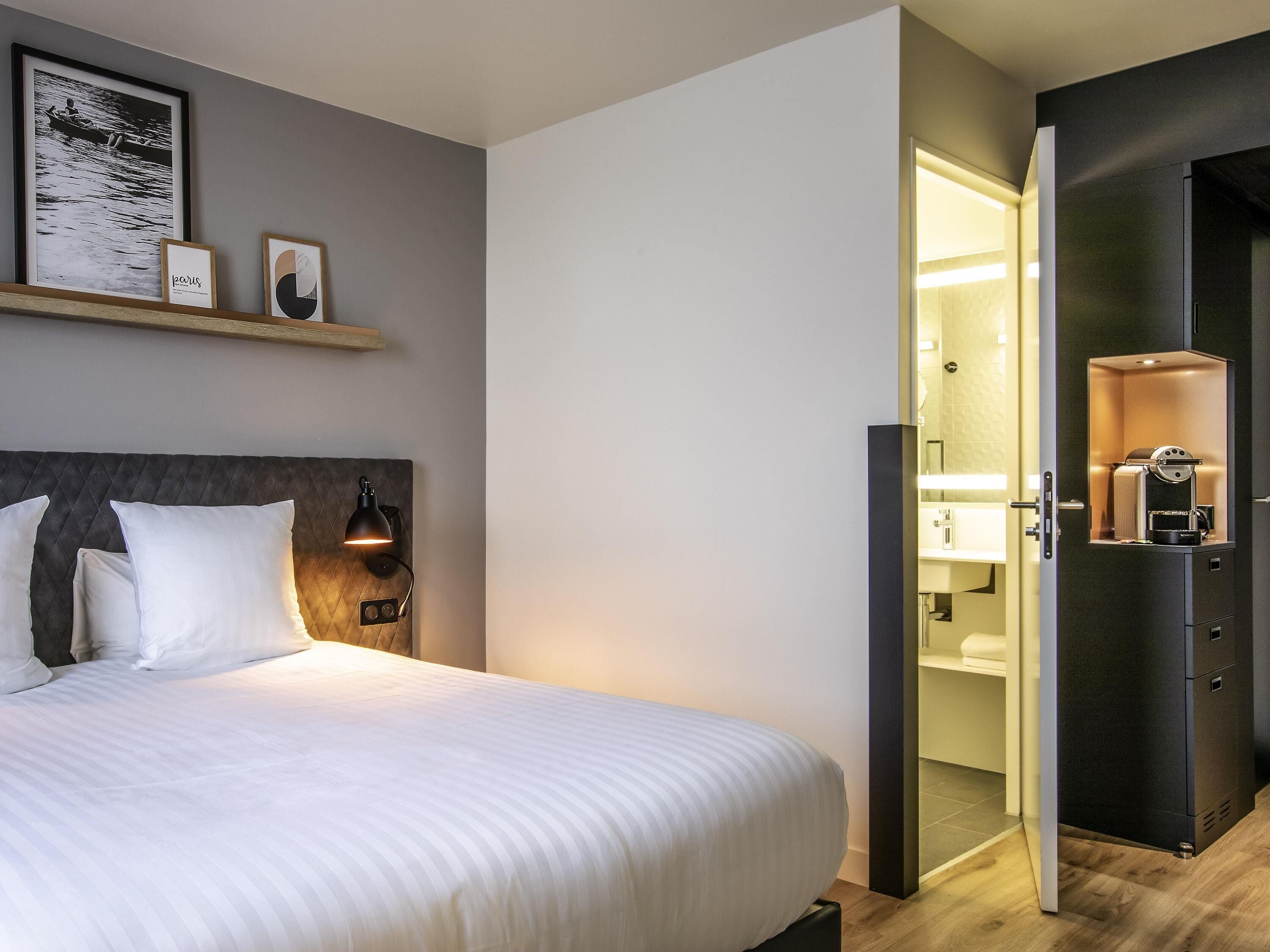 Privilege, Room, 1 Double Bed | Frette Italian sheets, premium bedding, in-room safe, desk