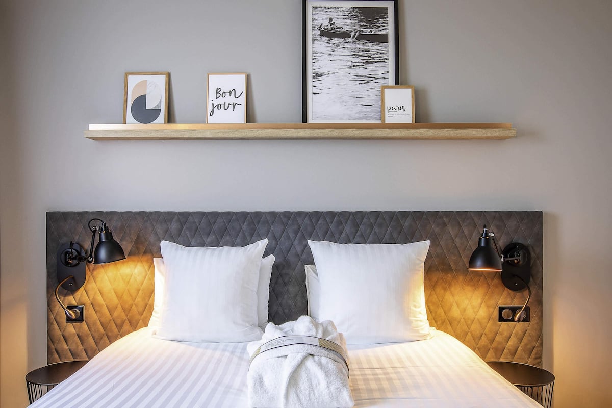 Privilege, Room, 1 Double Bed | Frette Italian sheets, premium bedding, in-room safe, desk