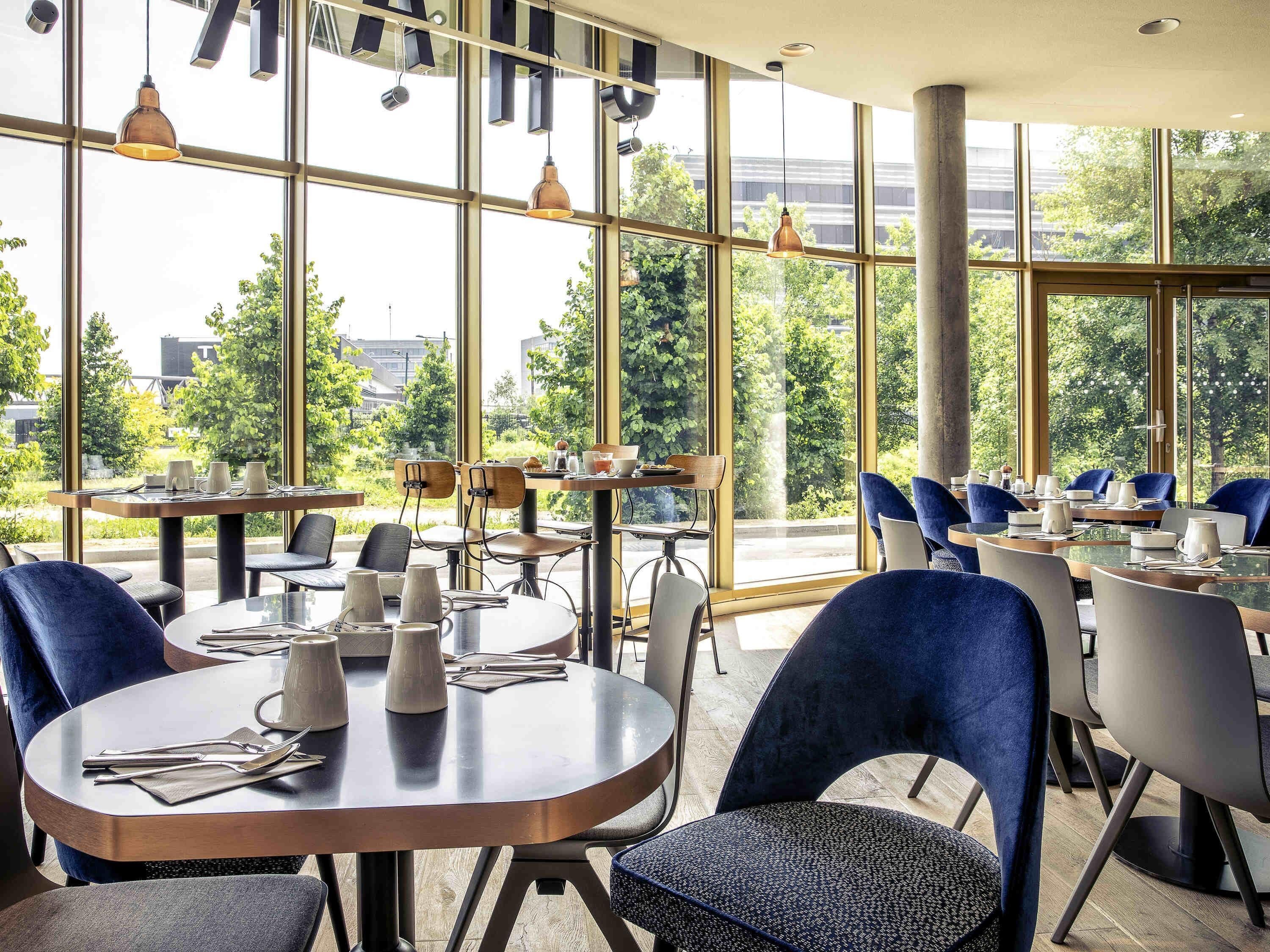 lunch and dinner served