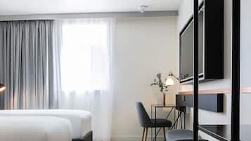 Frette Italian sheets, premium bedding, in-room safe, desk