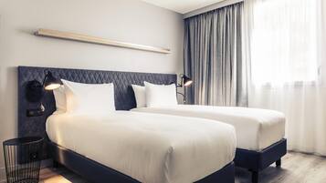 Standard Room, 2 Twin Beds | Frette Italian sheets, premium bedding, in-room safe, desk