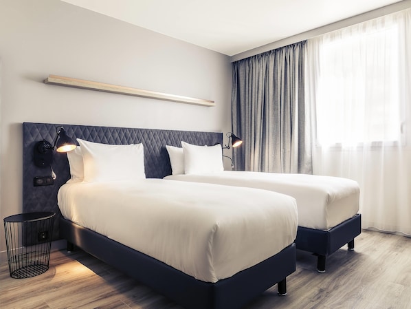 Standard Room, 2 Single Beds | Frette Italian sheets, premium bedding, in-room safe, desk - Hôtel Mercure Paris Gennevilliers (Gennevilliers)