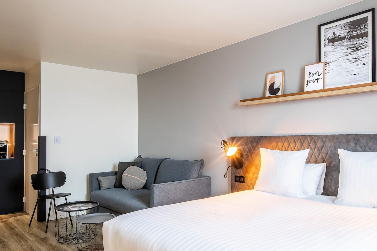 Privilege, Junior Suite, 1 Double Bed with Sofa bed | Frette Italian sheets, premium bedding, in-room safe, desk
