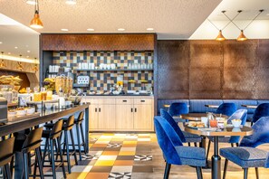 Café da manhã continental todos os dias (EUR 20 por pessoa) 