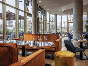 Lunsj og middag serveres