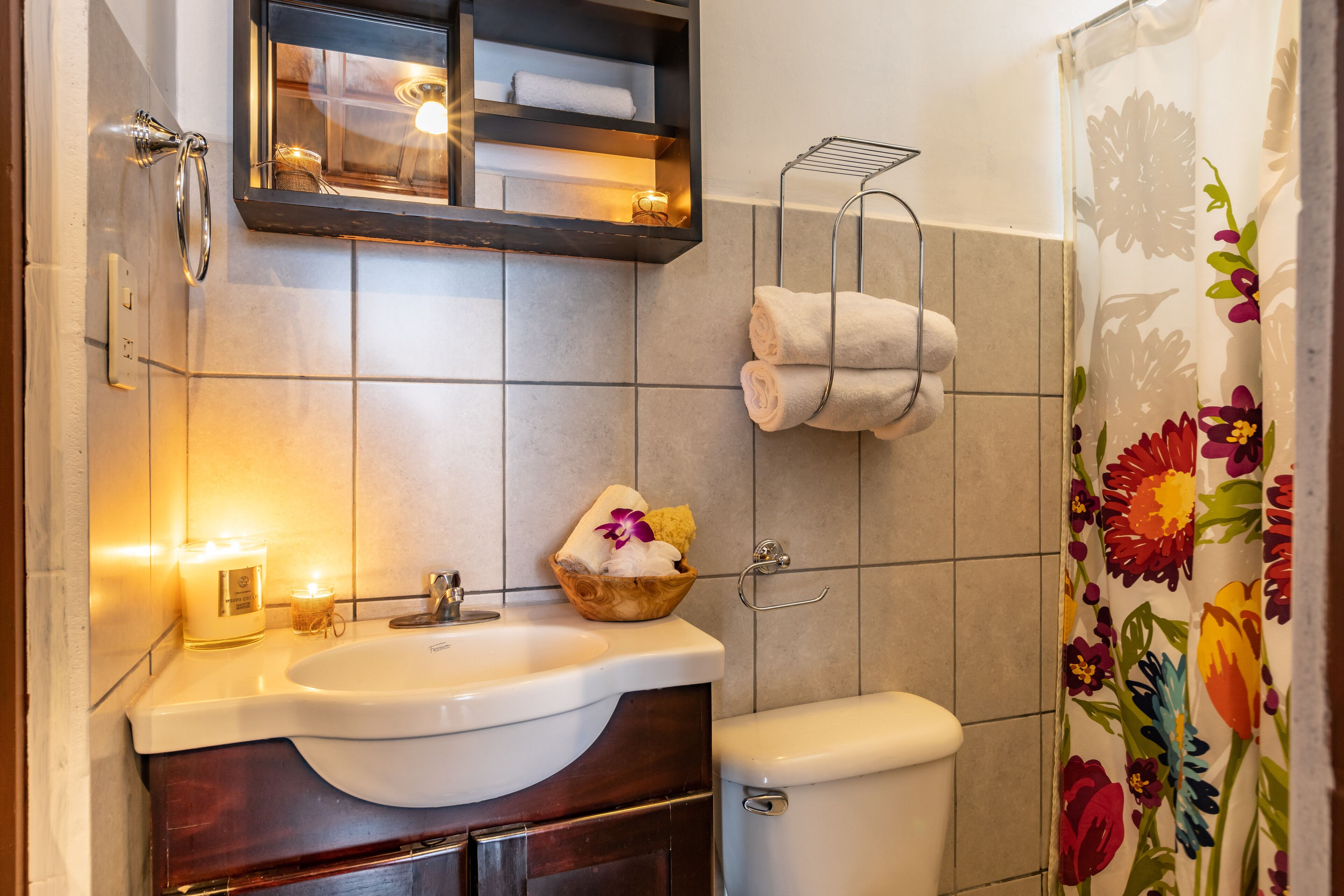 classic room, private bathroom | bathroom | shower, hair dryer, towels