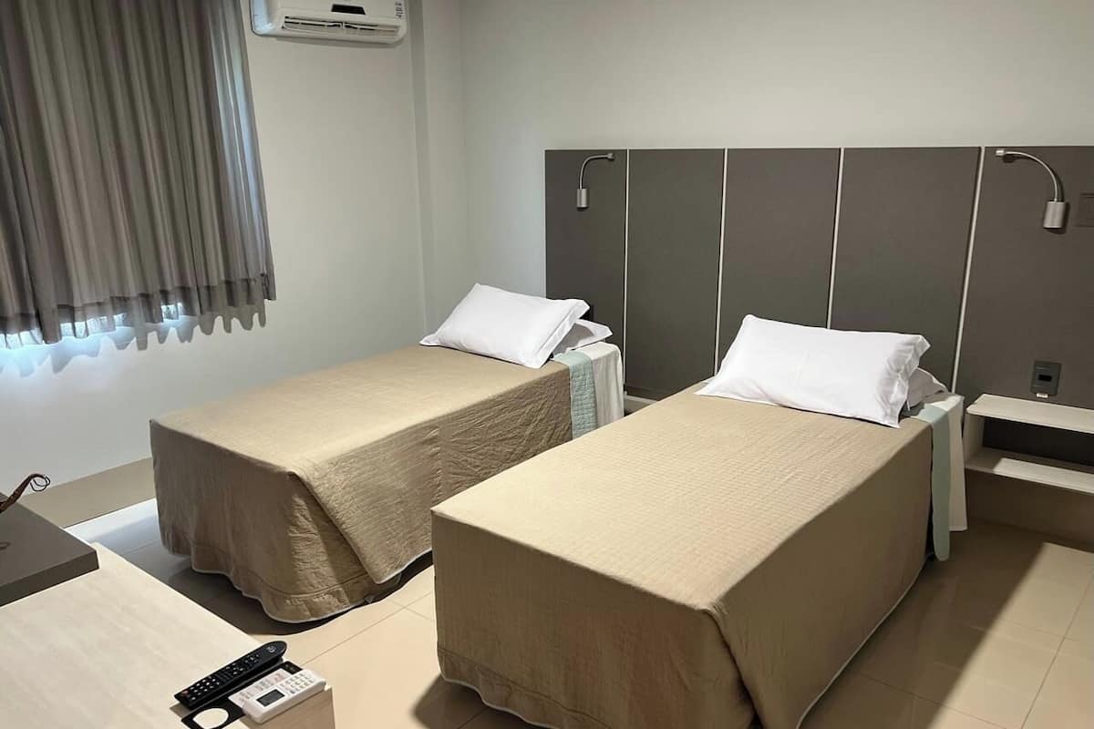 Habitació Deluxe | Roba de llit hipoal·lergògena, minibar, escriptori i cortines opaques