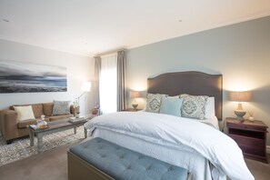 Junior Room, 1 King Bed