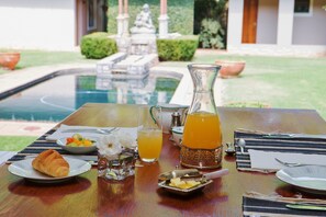 Tägliches inbegriffenes großes Frühstück