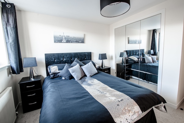 Apartment, 2 Bedrooms | Individually decorated, individually furnished, desk, laptop workspace