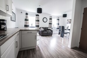 Townhome, 4 Bedrooms | Private kitchen