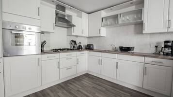 مكواة/لوح كي وواي فاي مجانًا وملاءات أسرّة