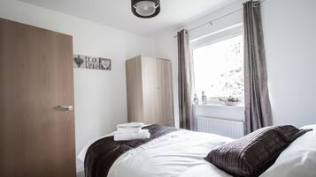 Apartment, 5 Bedrooms | Iron/ironing board, free WiFi, bed sheets