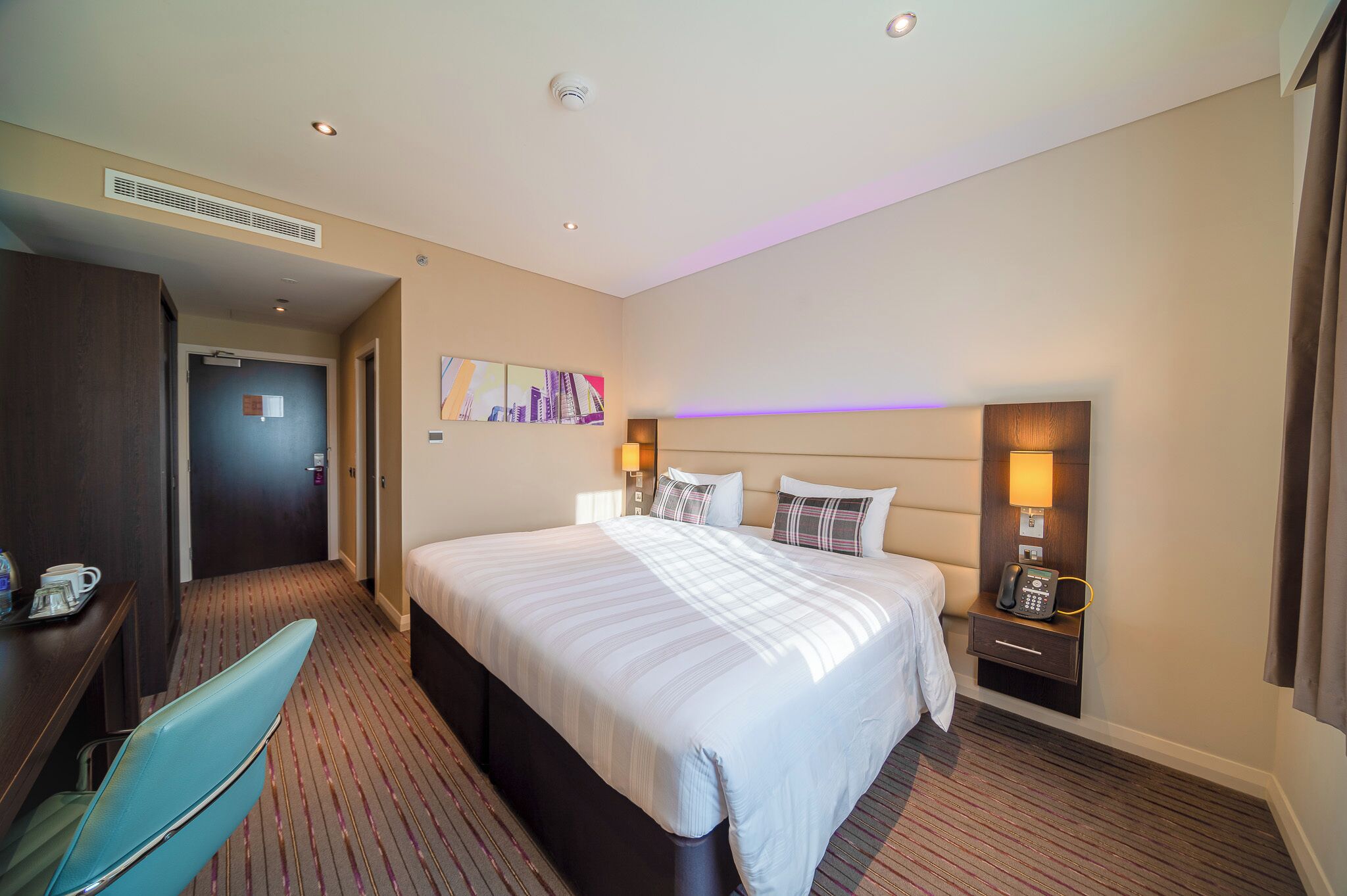 premium bedding, minibar, in-room safe, iron/ironing board