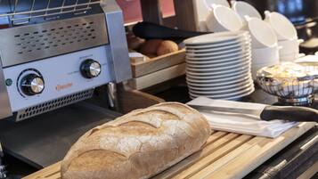 Petit déjeuner buffet (60 QAR par personne)