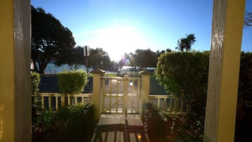 #23 The Bruce Deluxe Waterfront Apartments | Terrace/patio