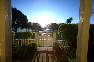 #23 The Bruce Deluxe Waterfront Apartments | Terrace/patio