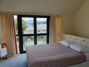 Casa adosada familiar, varias camas, vistas parciales al mar | Mobiliario individual, wifi gratis, ropa de cama