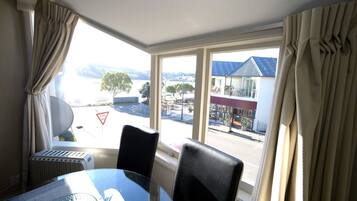 #60 Waterfront View Apartment | Living area