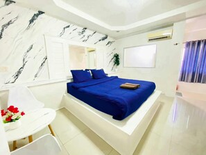 Habitació individual, 1 llit de matrimoni gran, no fumadors, banyera | Cortines opaques i wifi gratuïta 