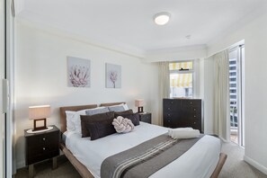 Departamento, 2 habitaciones, vista a la ciudad | 2 habitaciones, decoración personalizada y muebles diferentes