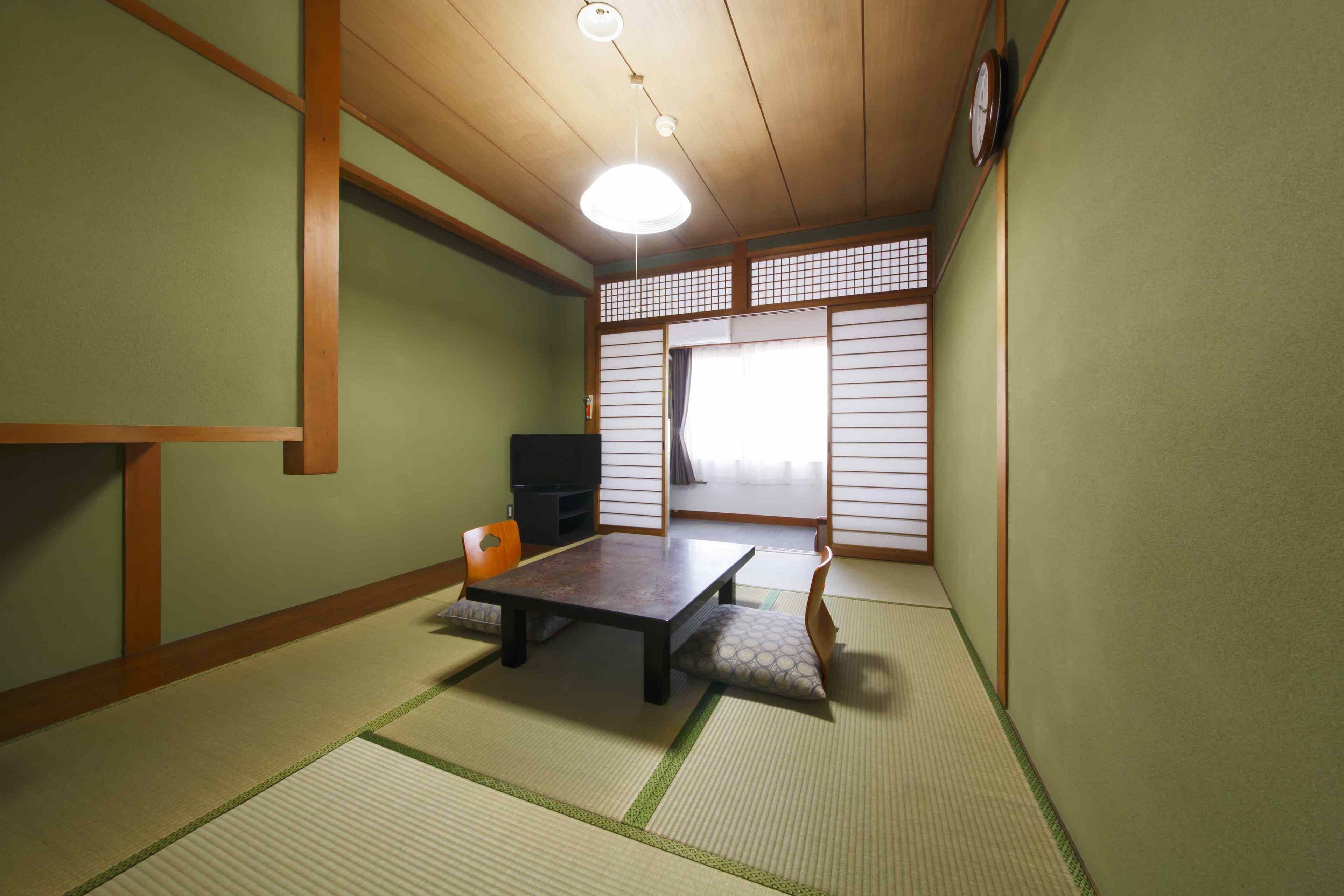 Standard Japanese Room | Desk, soundproofing, free WiFi
