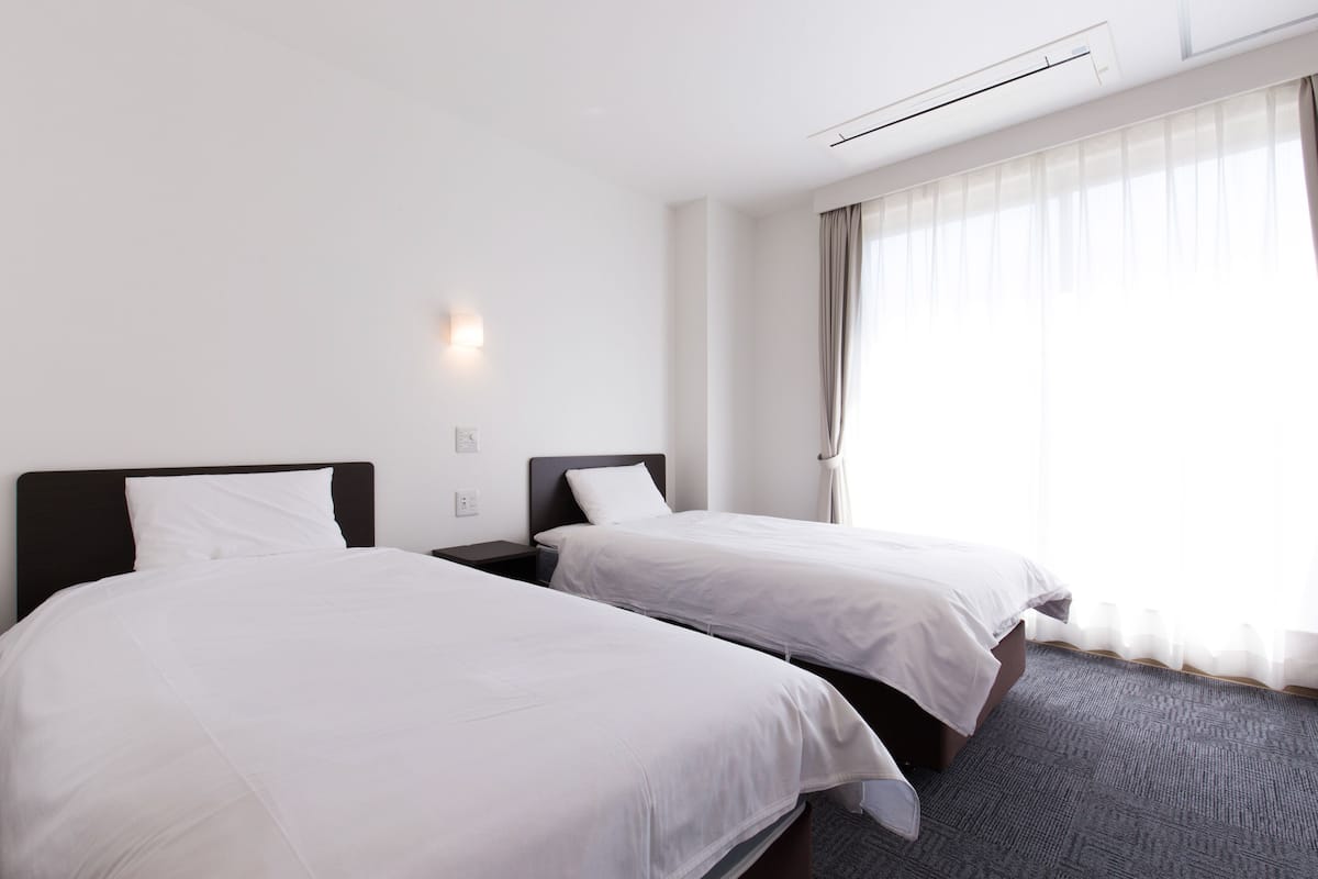 Kamar Twin Standar | Meja kerja, kedap suara, dan Wi-Fi gratis