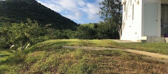 Zoni Breezes Lower - Tranquil Setting/Ocean/Mountain Views/AC/WiFi/ Sat TV