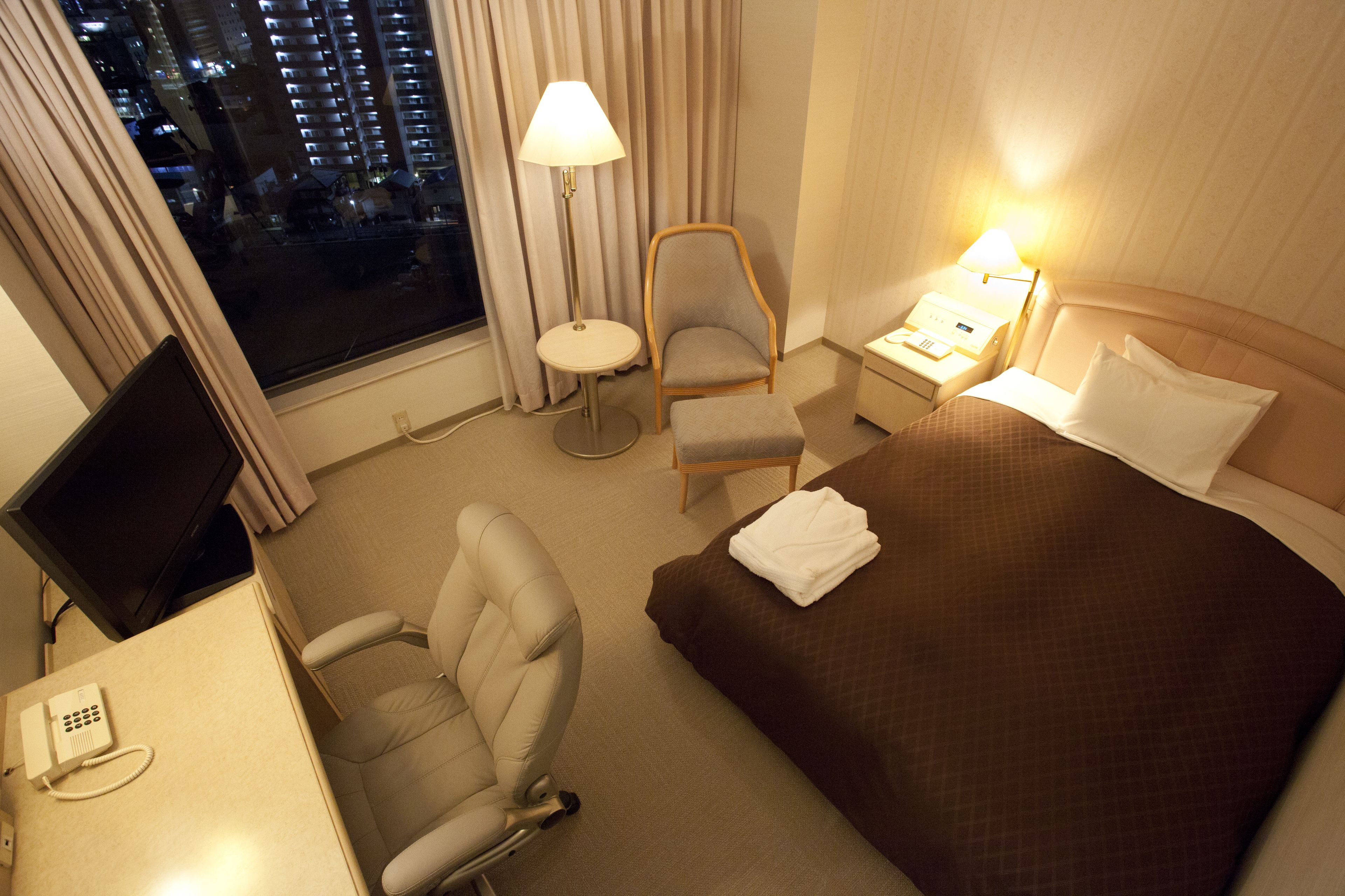 in-room safe, free wifi, bed sheets