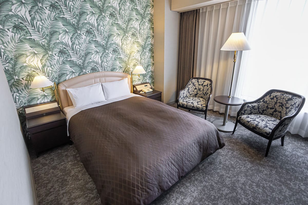 In-room safe, free WiFi, bed sheets