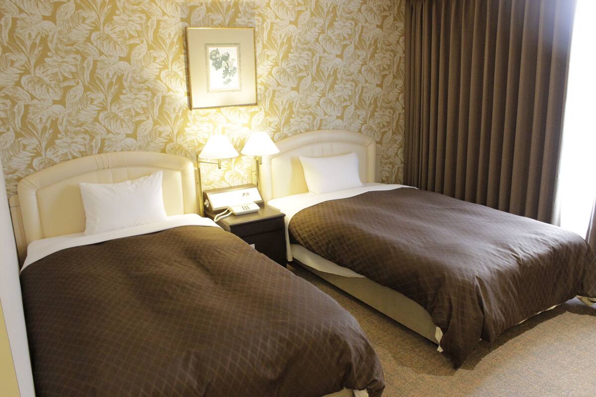 In-room safe, free WiFi, bed sheets