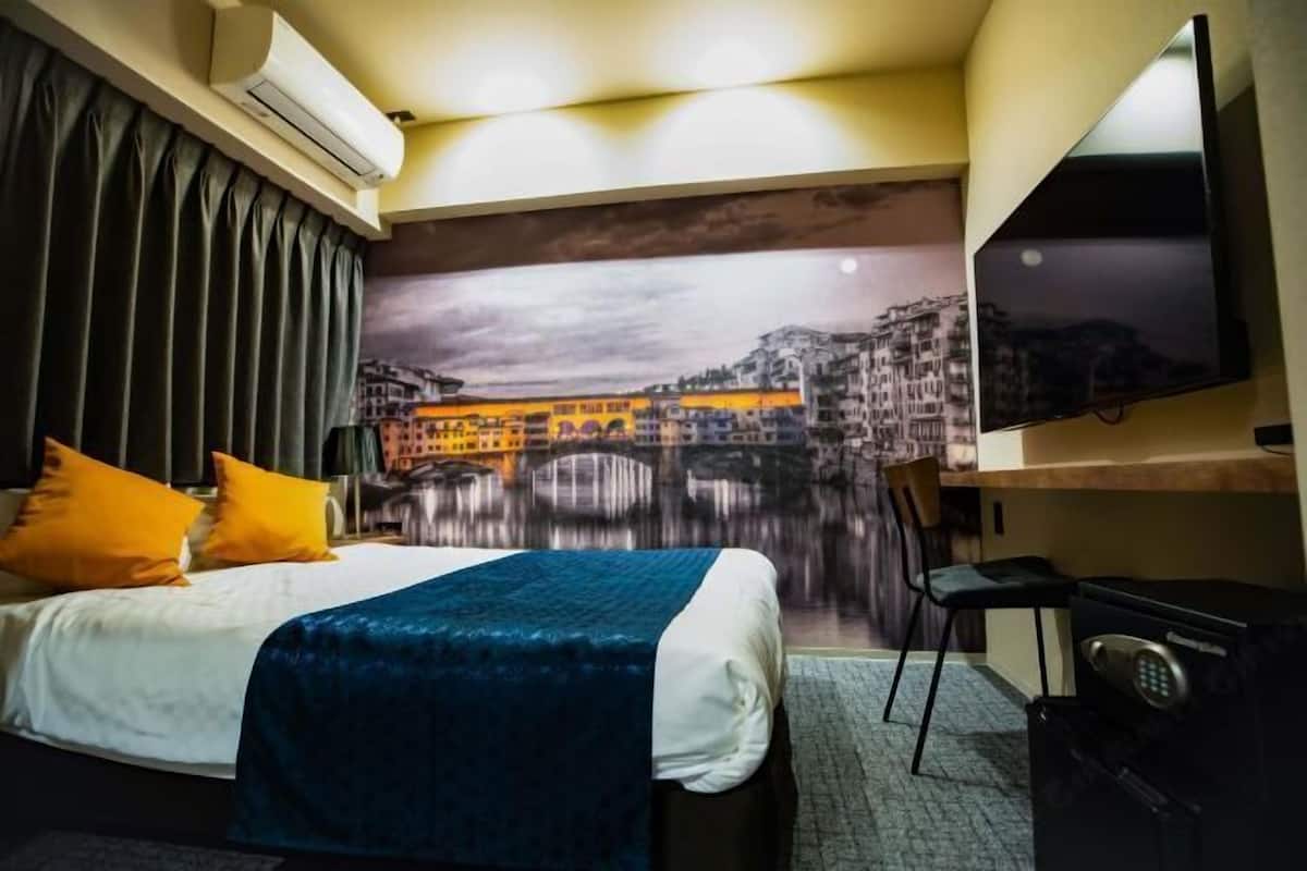 Laptop workspace, free WiFi, bed sheets