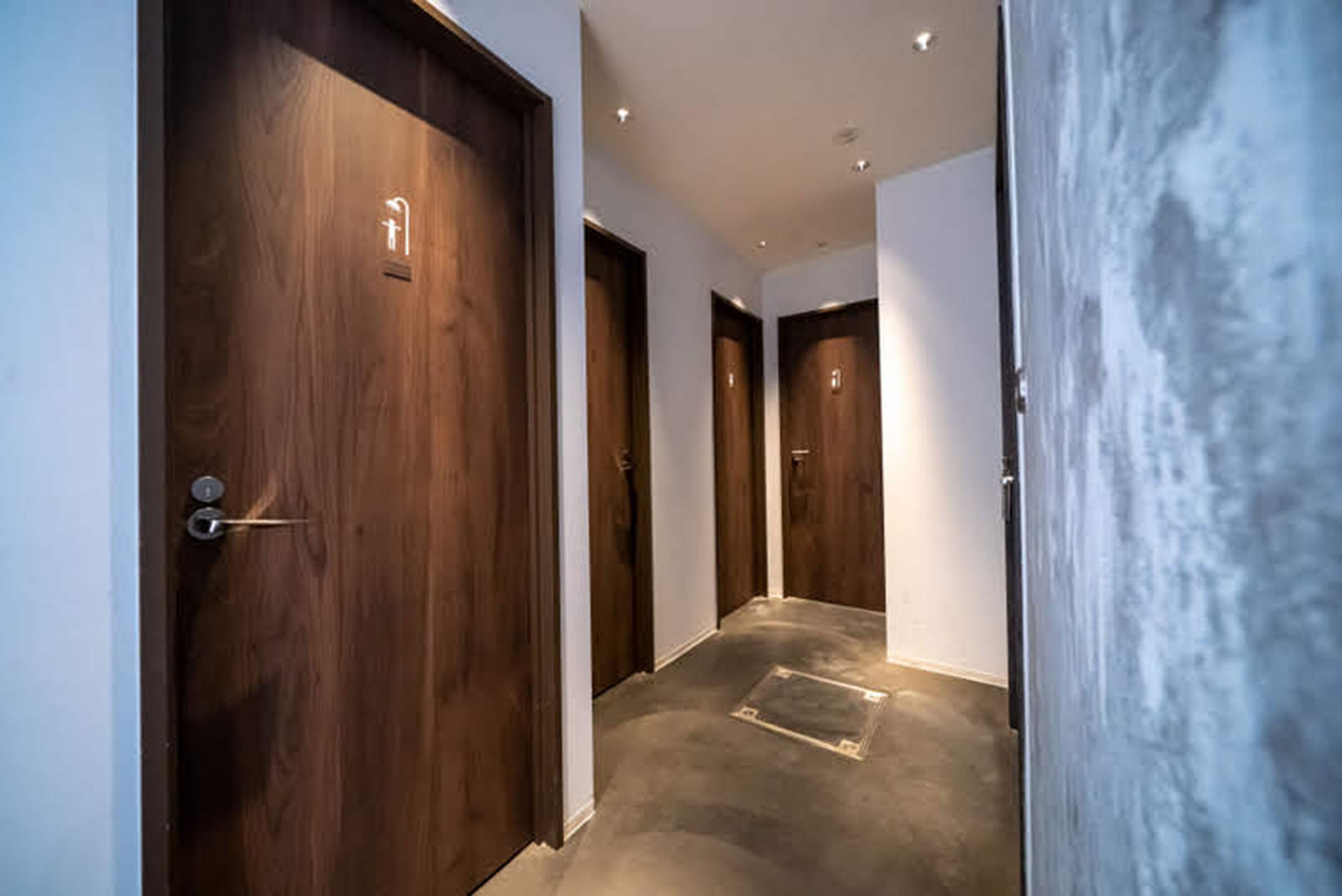 Free toiletries, hair dryer, slippers, bidet