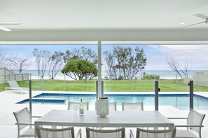 Sentosa at Tugun 5 Bedroom Waterfront  | Terrace/patio - Sentosa at Tugun Beachfront Holiday Home (Tugun)