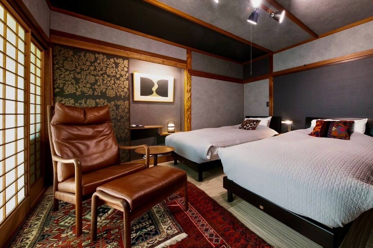 In-room safe, desk, free WiFi