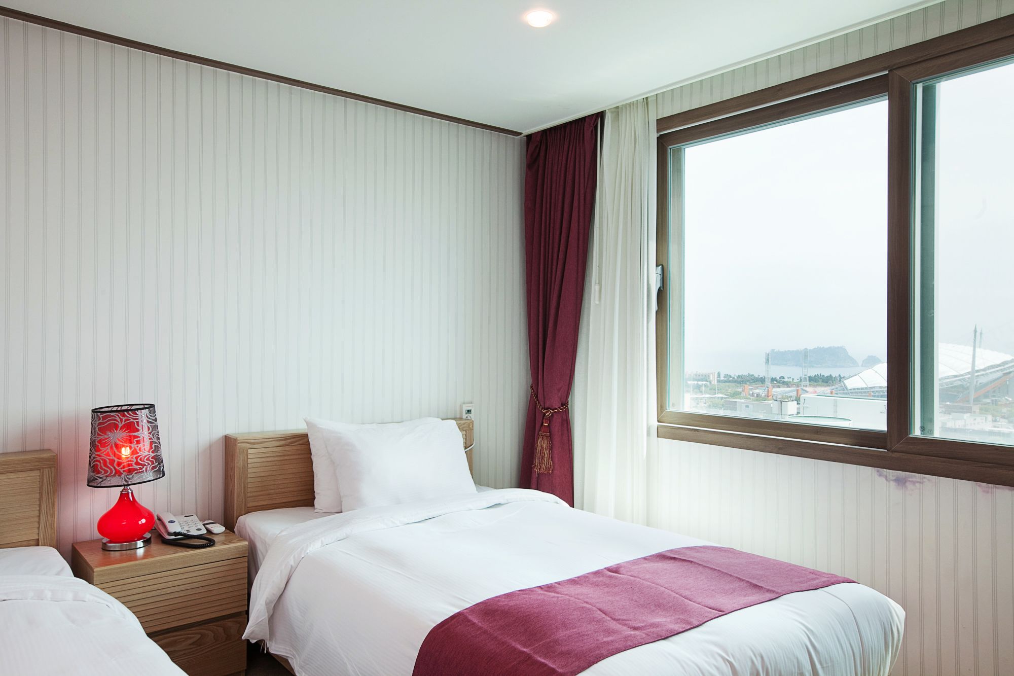 twin room | desk, soundproofing, free wifi, wheelchair access