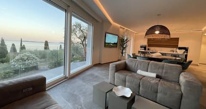 Garda Island View - Villa 15 Guests - 2 Independent Units