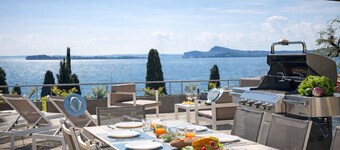 Lake Garda View Villa | 15 Guests | 2 Apts