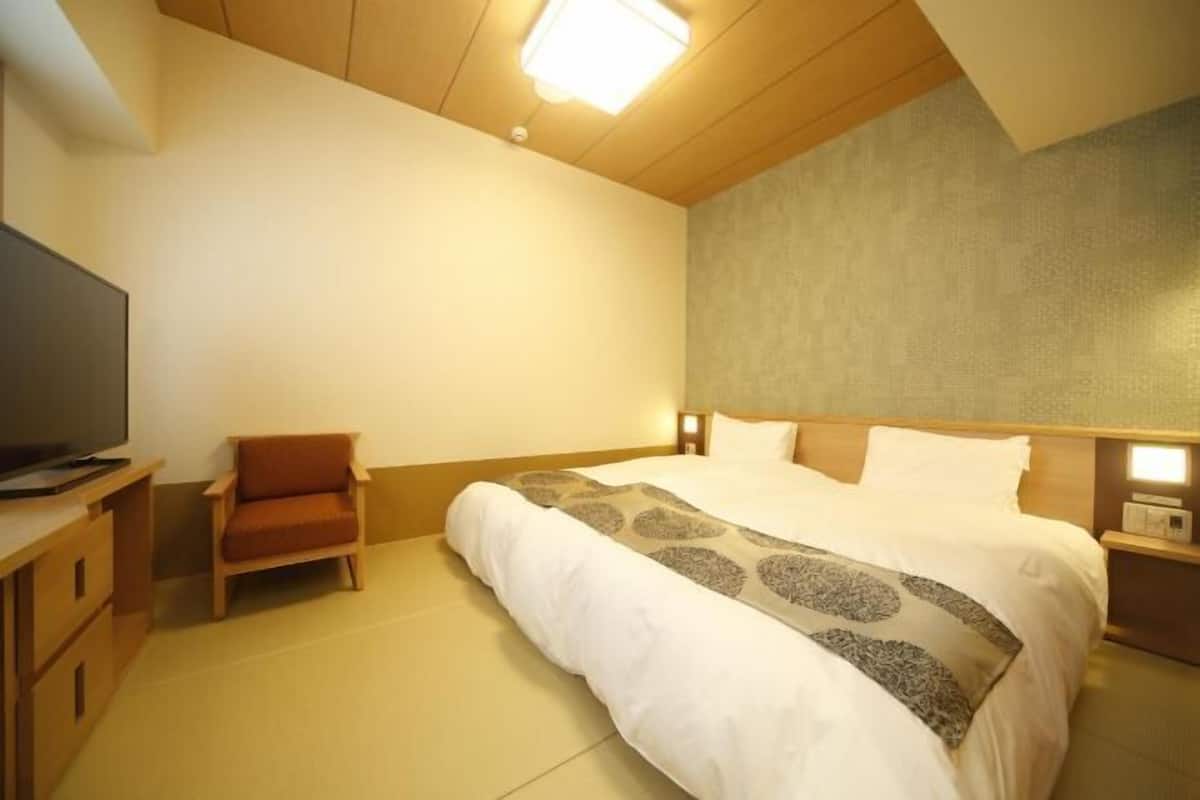 In-room safe, desk, blackout drapes, soundproofing